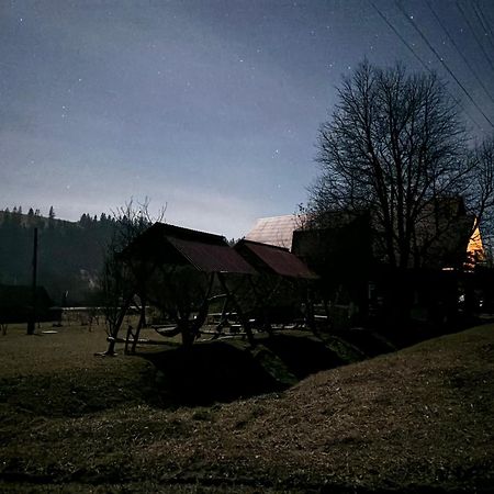 Отель Gostynna Rodyna Изки Экстерьер фото
