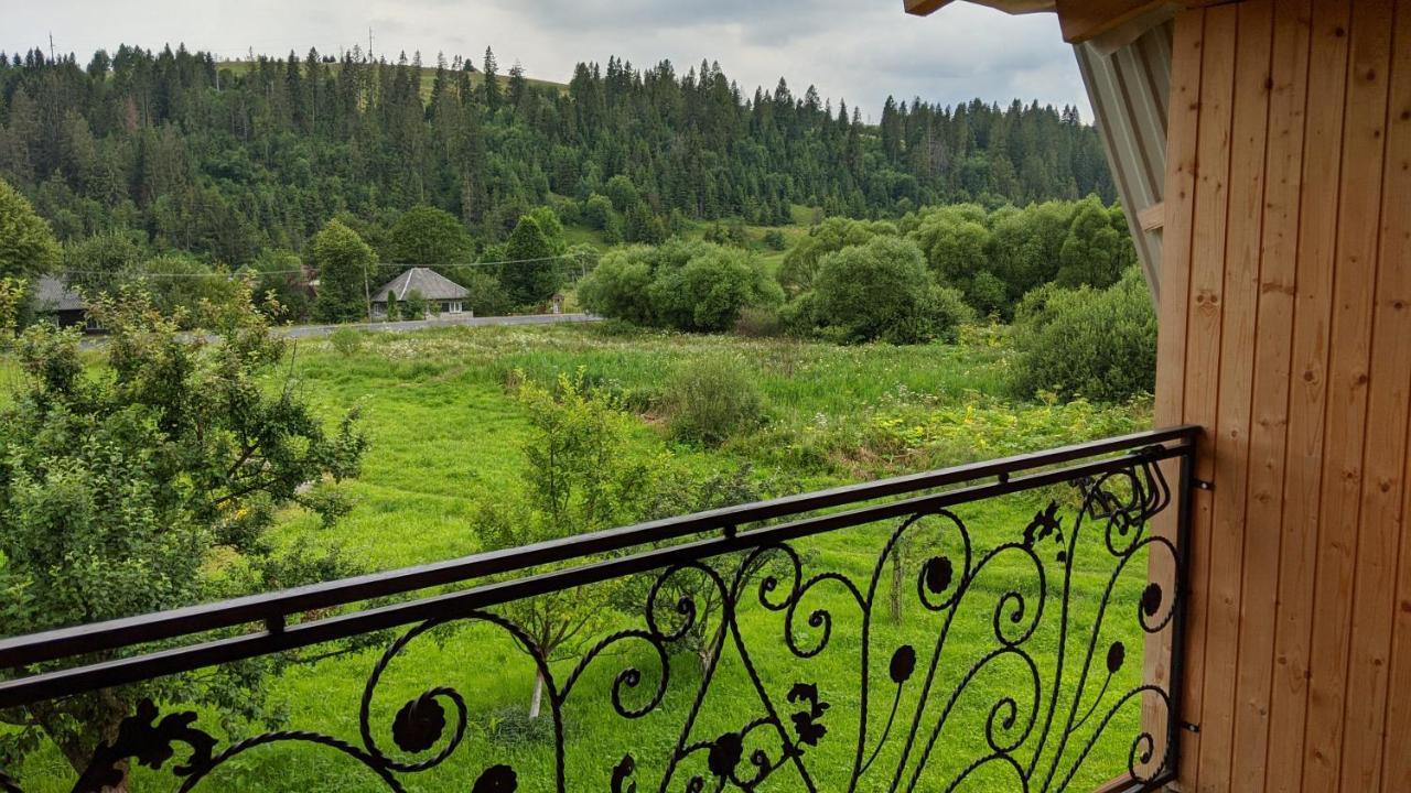 Отель Gostynna Rodyna Изки Экстерьер фото