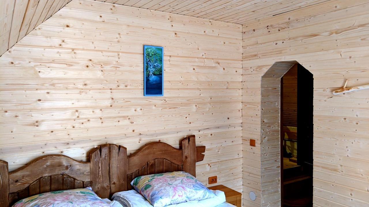 Отель Gostynna Rodyna Изки Экстерьер фото